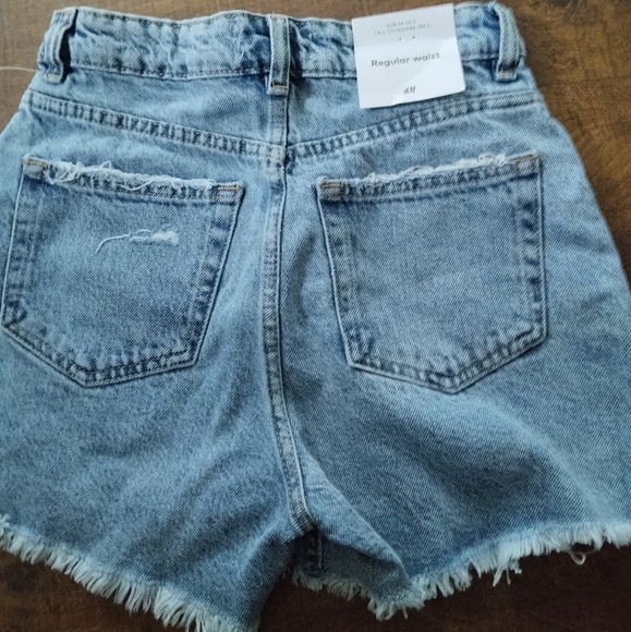 H&M cutoff jean shorts - Picture 2 of 2
